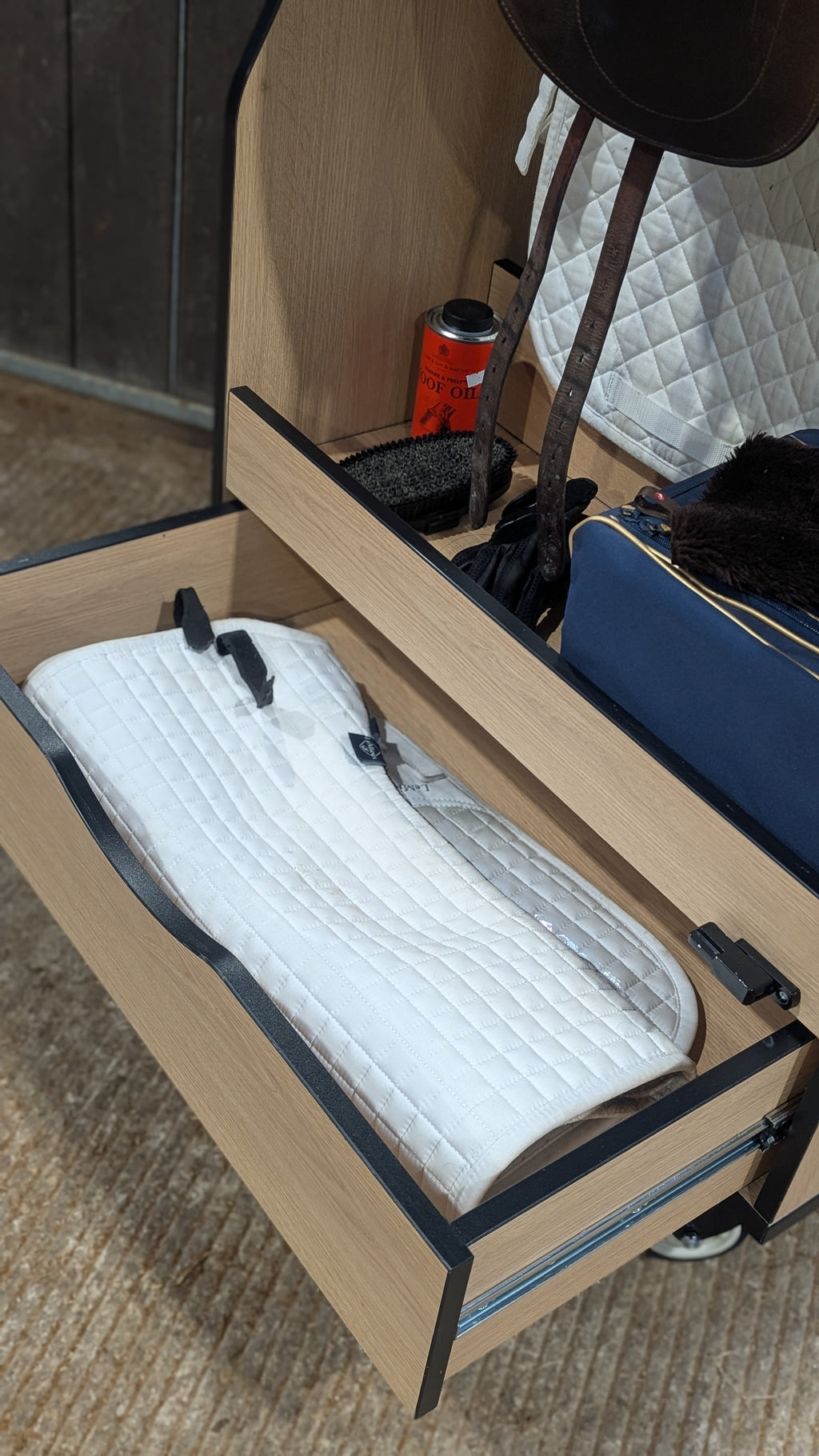 H&I Tack trolley